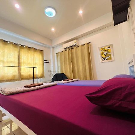 Aekkalukthai Hostel Rayong Buitenkant foto