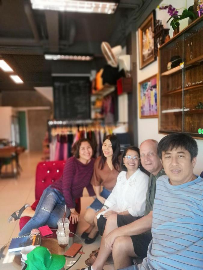 Aekkalukthai Hostel Rayong Buitenkant foto