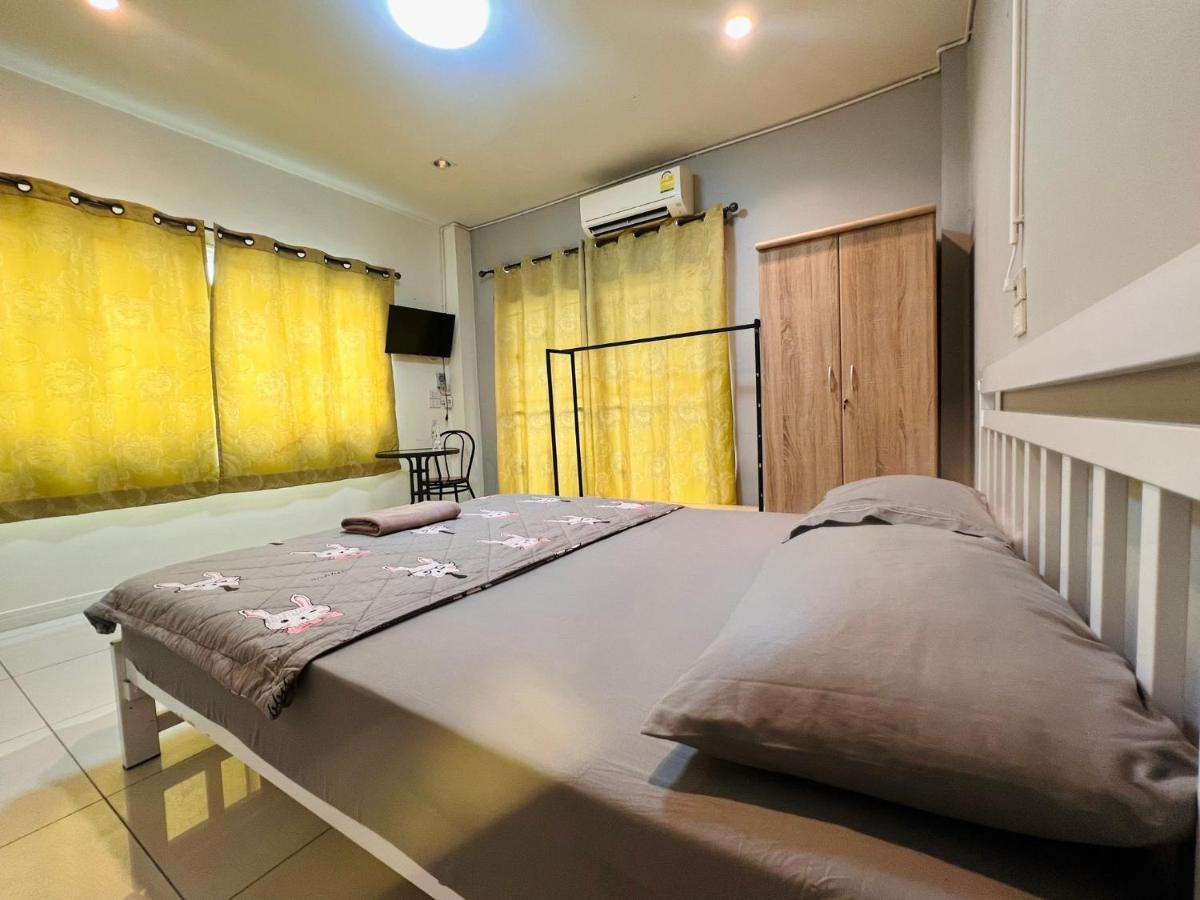 Aekkalukthai Hostel Rayong Buitenkant foto