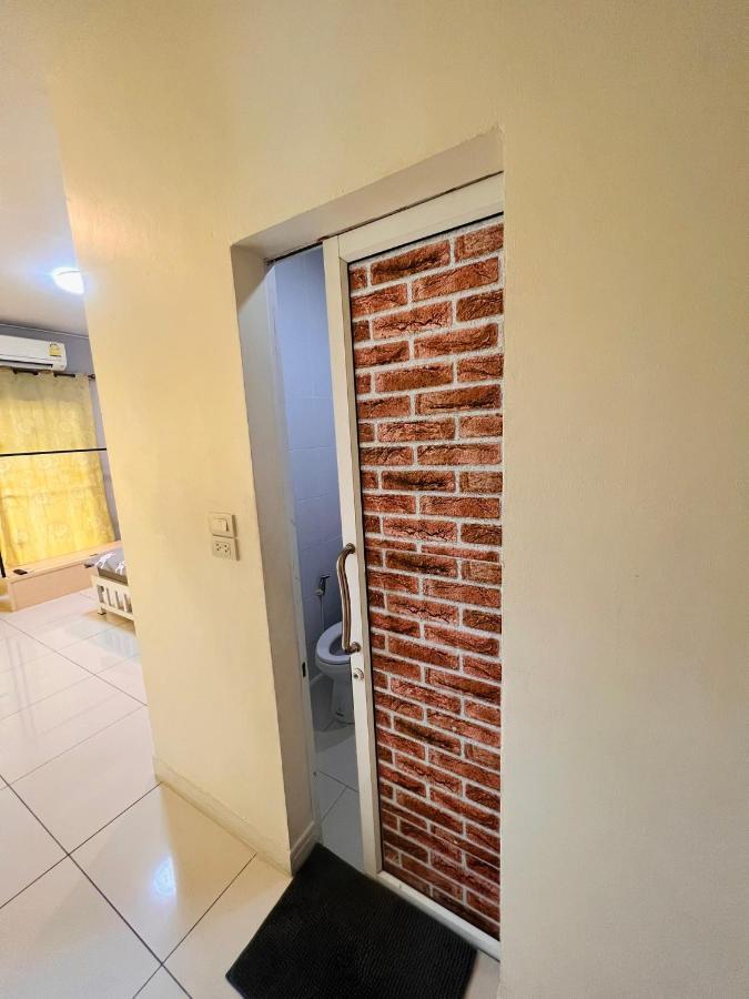 Aekkalukthai Hostel Rayong Buitenkant foto