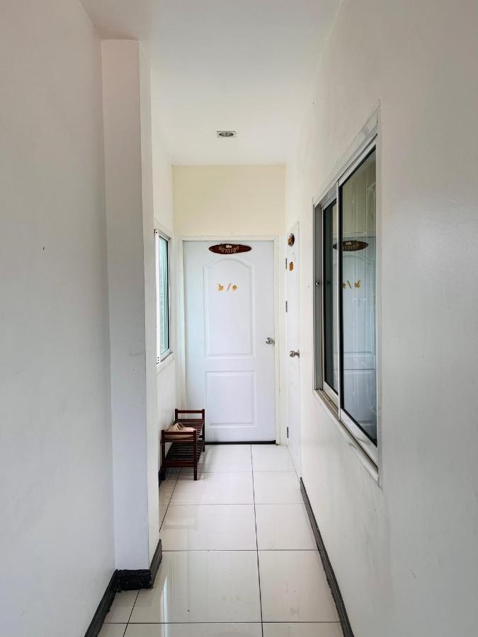 Aekkalukthai Hostel Rayong Buitenkant foto
