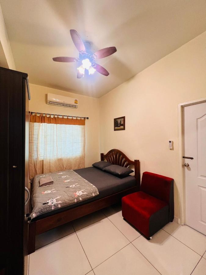 Aekkalukthai Hostel Rayong Buitenkant foto
