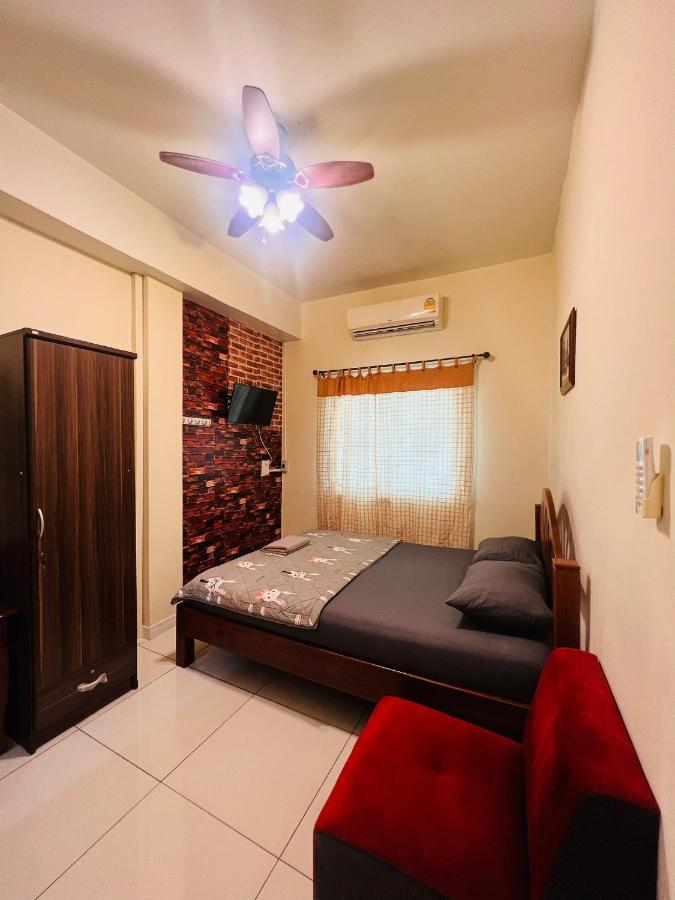 Aekkalukthai Hostel Rayong Buitenkant foto