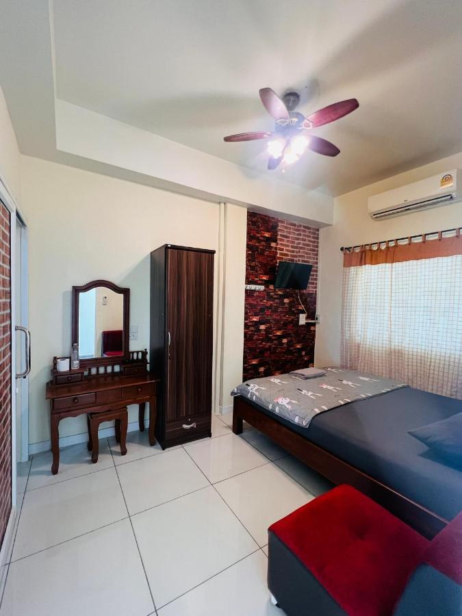 Aekkalukthai Hostel Rayong Buitenkant foto